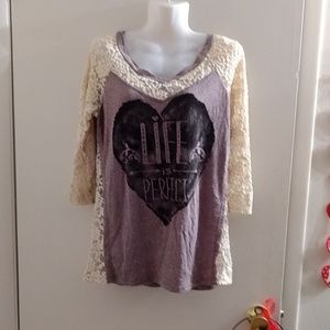 Buckle Lace 3/4 sleeve tee EUC